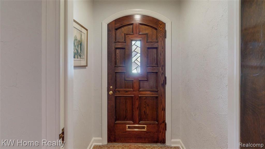 1146 Yorkshire Road Grosse Pointe Park, MI 48230 - Photo 3 of 39