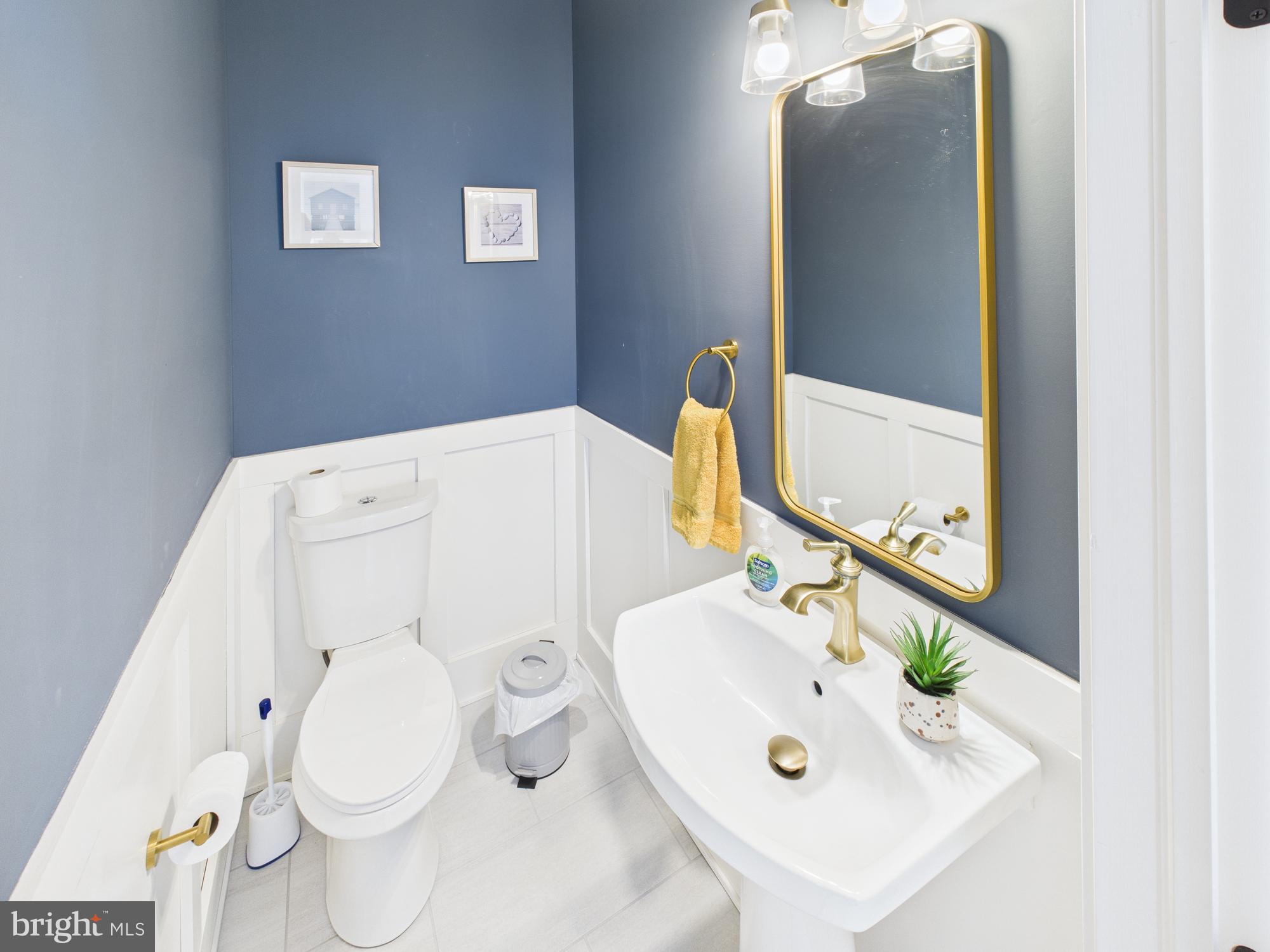 305 West Lemon Street Lancaster, PA 17603 - Photo 11 of 30 Half Bathroom on Main Level