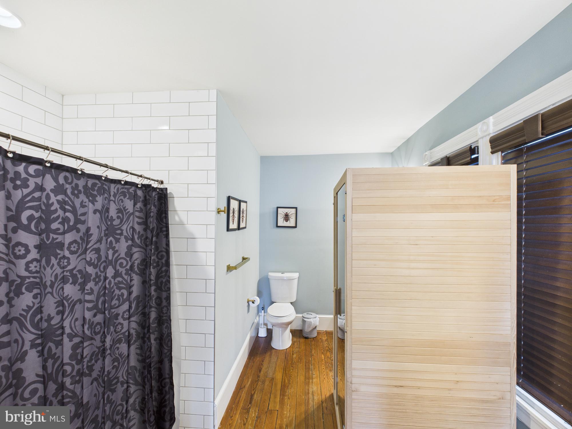 305 West Lemon Street Lancaster, PA 17603 - Photo 20 of 31 Tub Shower in the Primary Bathroom