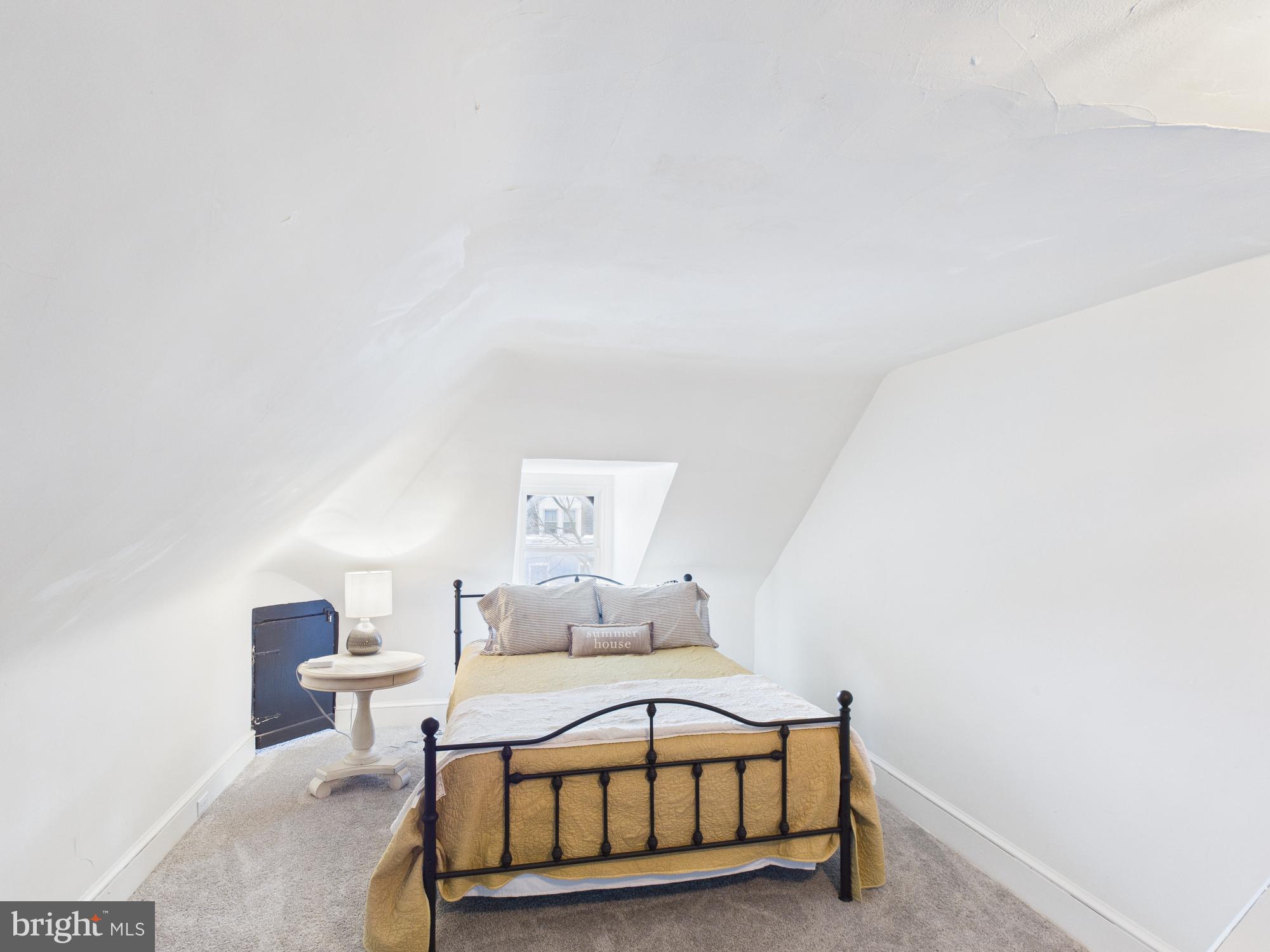 305 West Lemon Street Lancaster, PA 17603 - Photo 26 of 31 3rd Level Bedroom