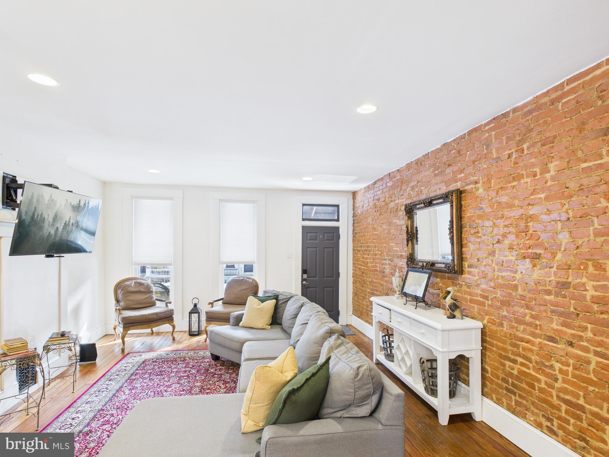 305 West Lemon Street Lancaster, PA 17603 - Photo 7 of 31 Spacious Living Room
