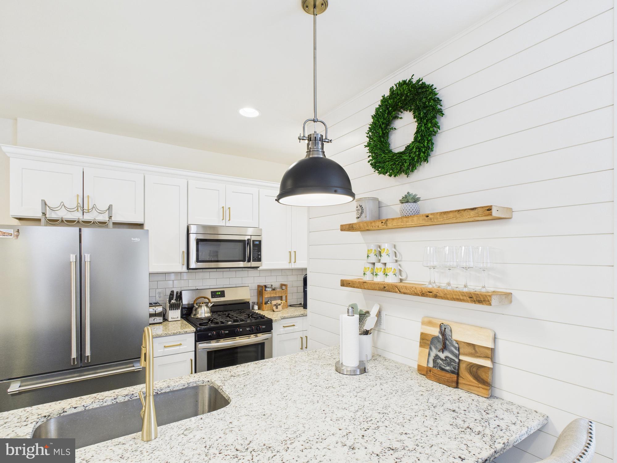 305 West Lemon Street Lancaster, PA 17603 - Photo 10 of 30 Large Island with Granite Countertops