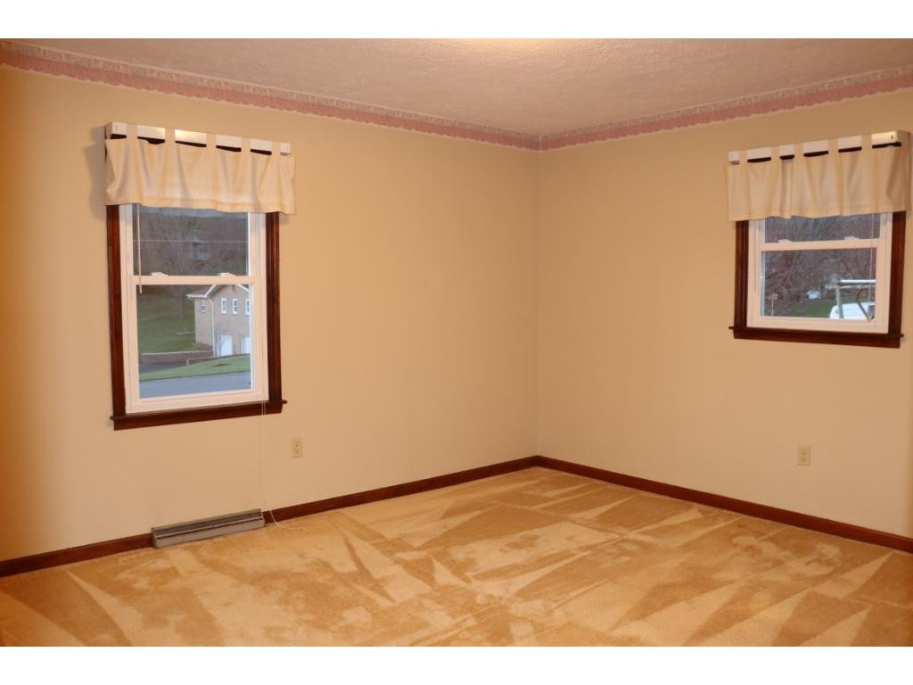 125 Spring Valley Road Bristol, VA 24201 - Photo 27 of 35 Photo 28