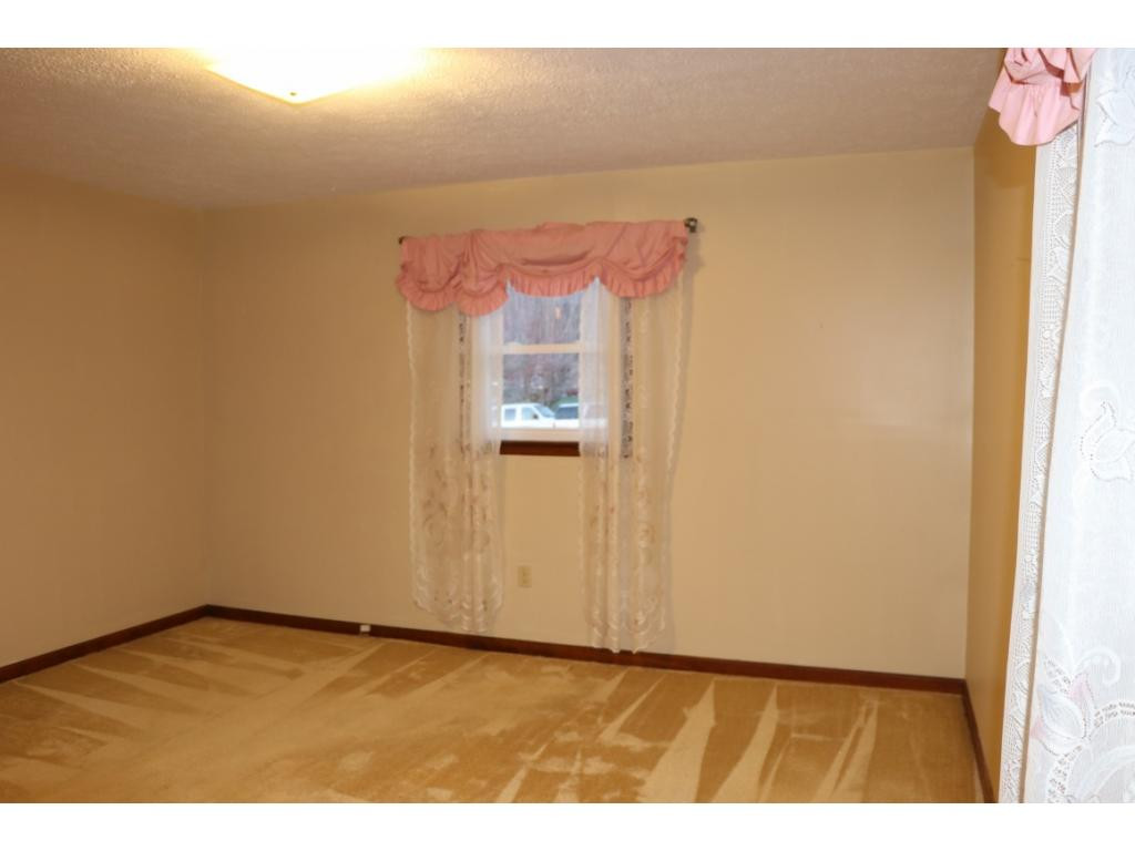 125 Spring Valley Road Bristol, VA 24201 - Photo 29 of 35 Photo 30