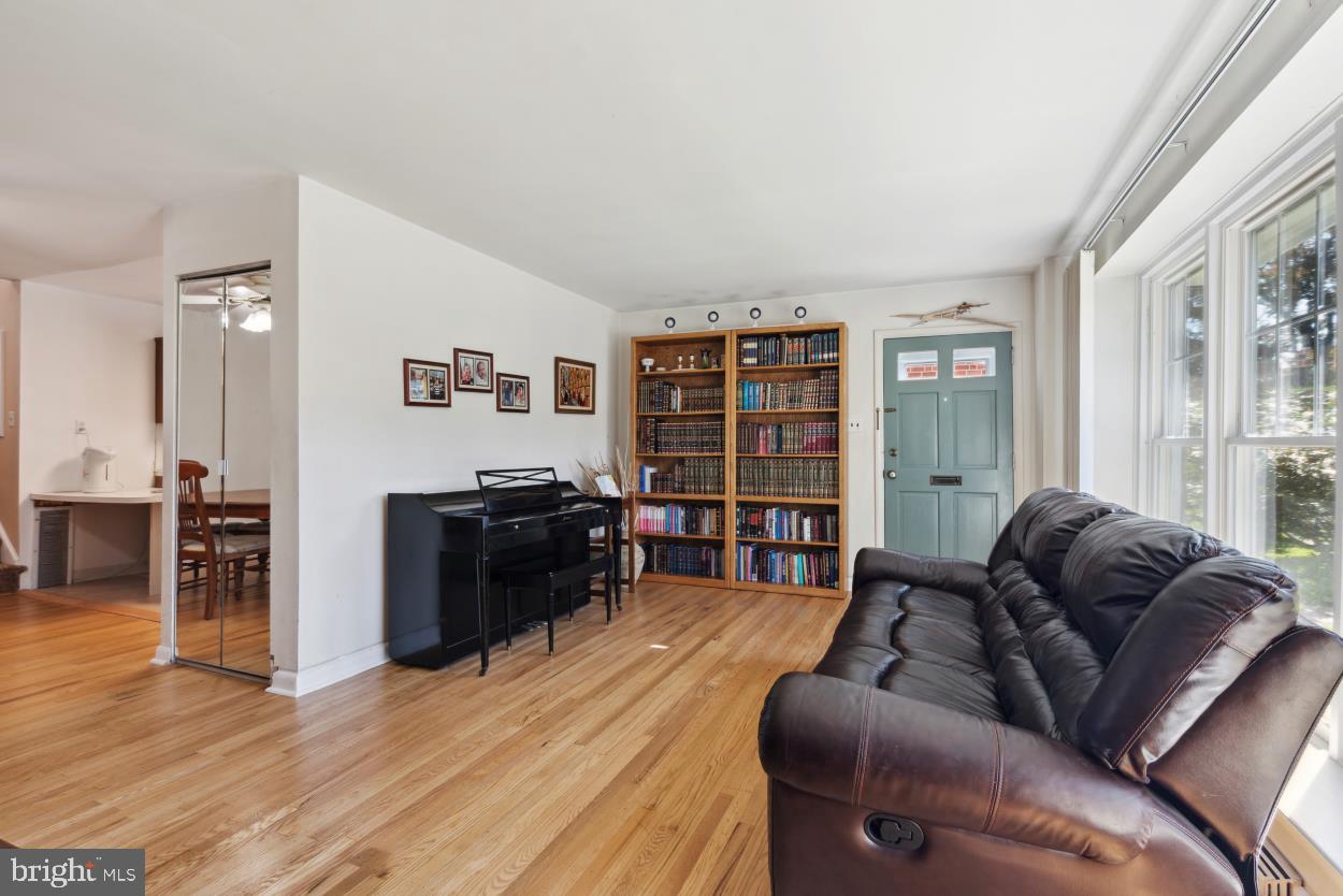 1811 Arnold Street Philadelphia, PA 19152 - Photo 6 of 27