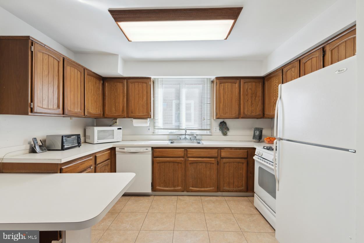 1811 Arnold Street Philadelphia, PA 19152 - Photo 9 of 27