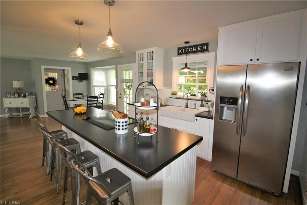 3819 Oak Forest Drive High Point, NC 27265 - Photo 12 of 38