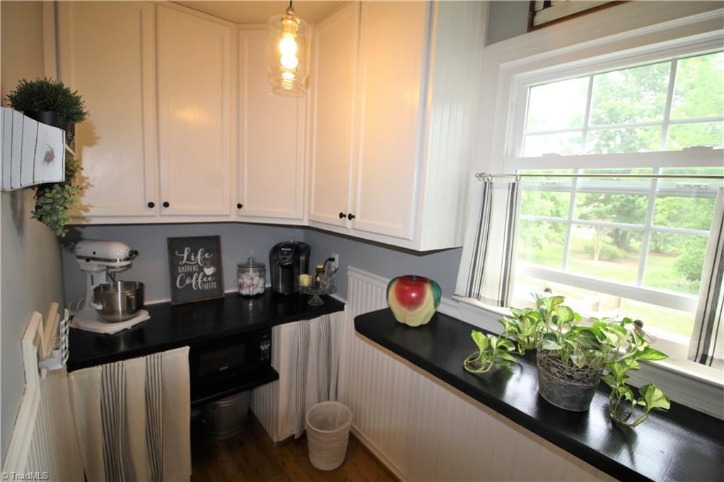 3819 Oak Forest Drive High Point, NC 27265 - Photo 17 of 38