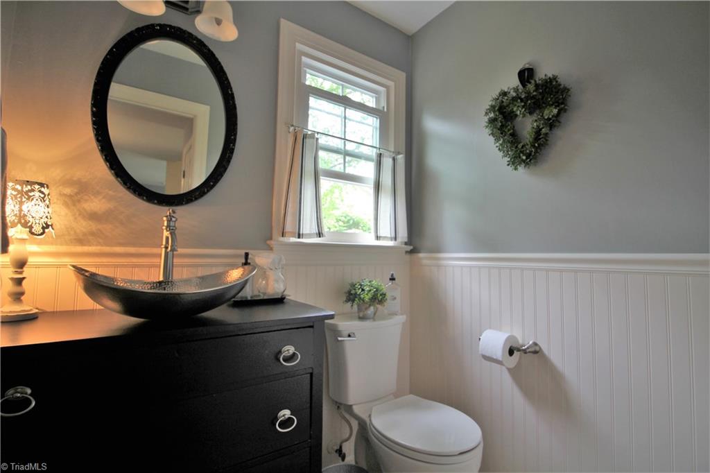 3819 Oak Forest Drive High Point, NC 27265 - Photo 18 of 38