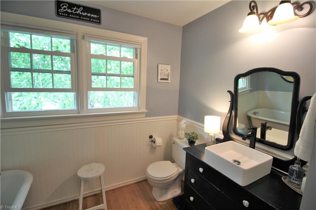 3819 Oak Forest Drive High Point, NC 27265 - Photo 23 of 38