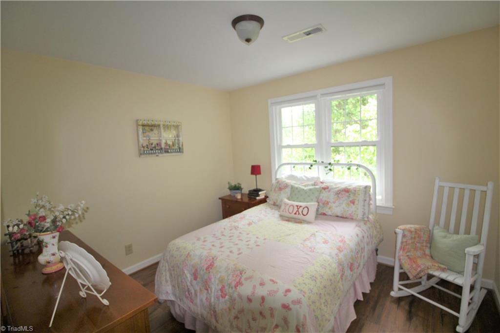 3819 Oak Forest Drive High Point, NC 27265 - Photo 28 of 38