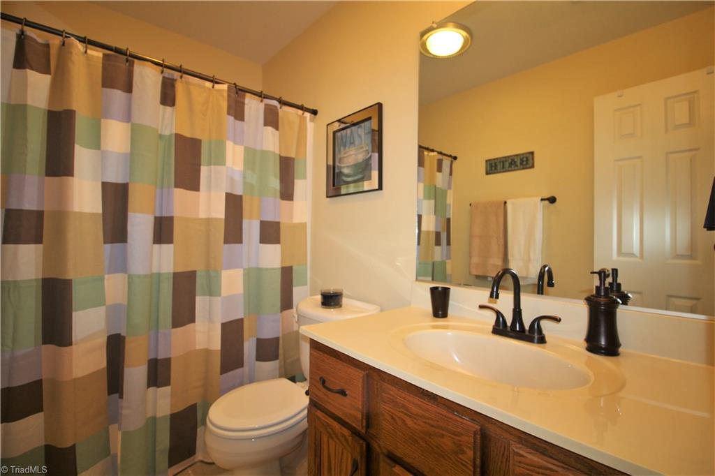 3819 Oak Forest Drive High Point, NC 27265 - Photo 29 of 38