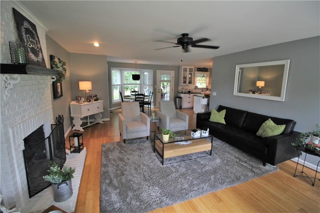 3819 Oak Forest Drive High Point, NC 27265 - Photo 3 of 38