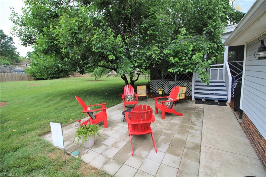 3819 Oak Forest Drive High Point, NC 27265 - Photo 32 of 38