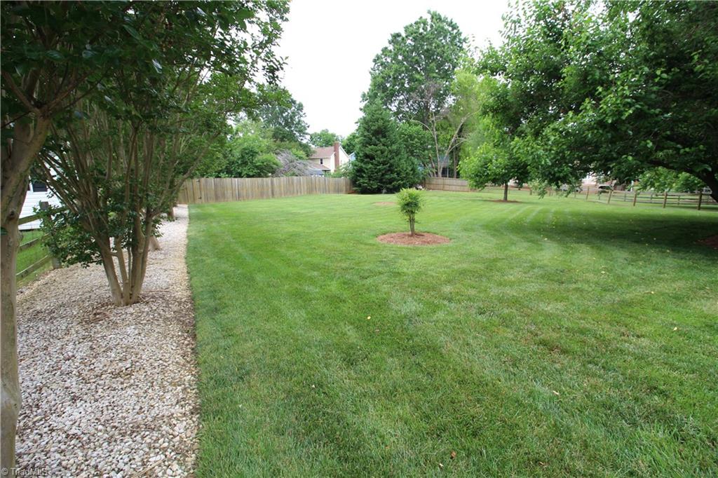 3819 Oak Forest Drive High Point, NC 27265 - Photo 34 of 38