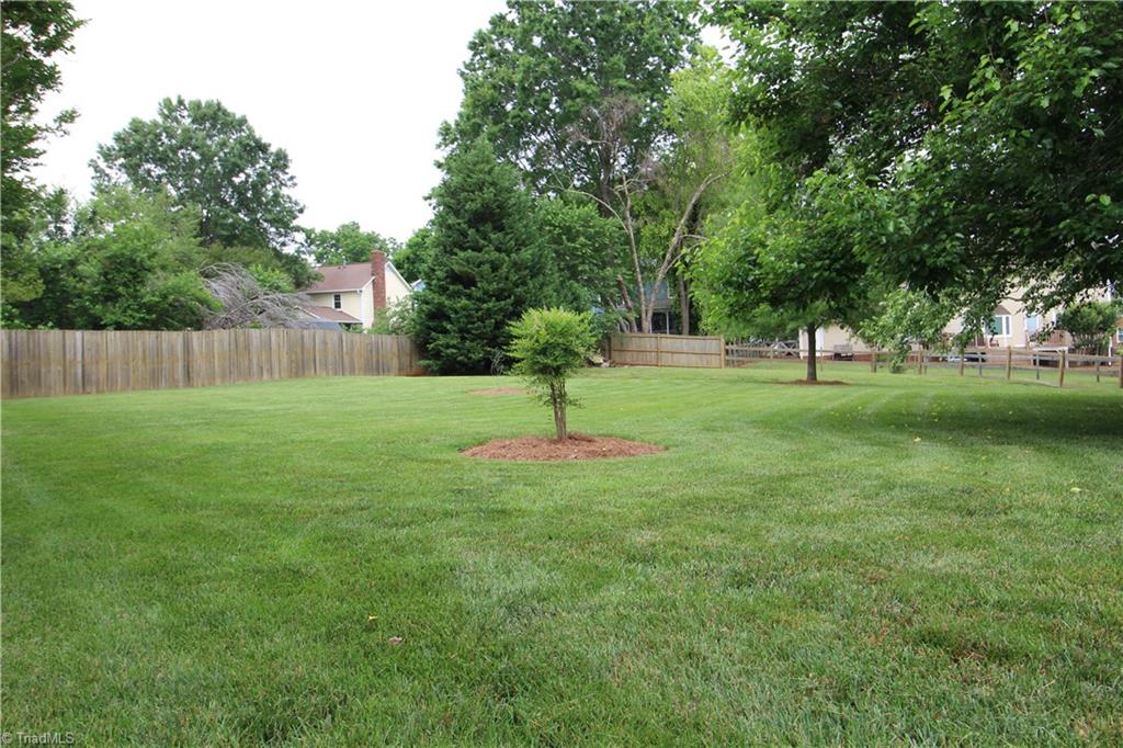 3819 Oak Forest Drive High Point, NC 27265 - Photo 35 of 38