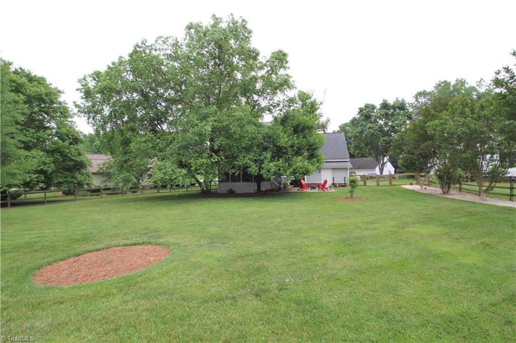 3819 Oak Forest Drive High Point, NC 27265 - Photo 36 of 38