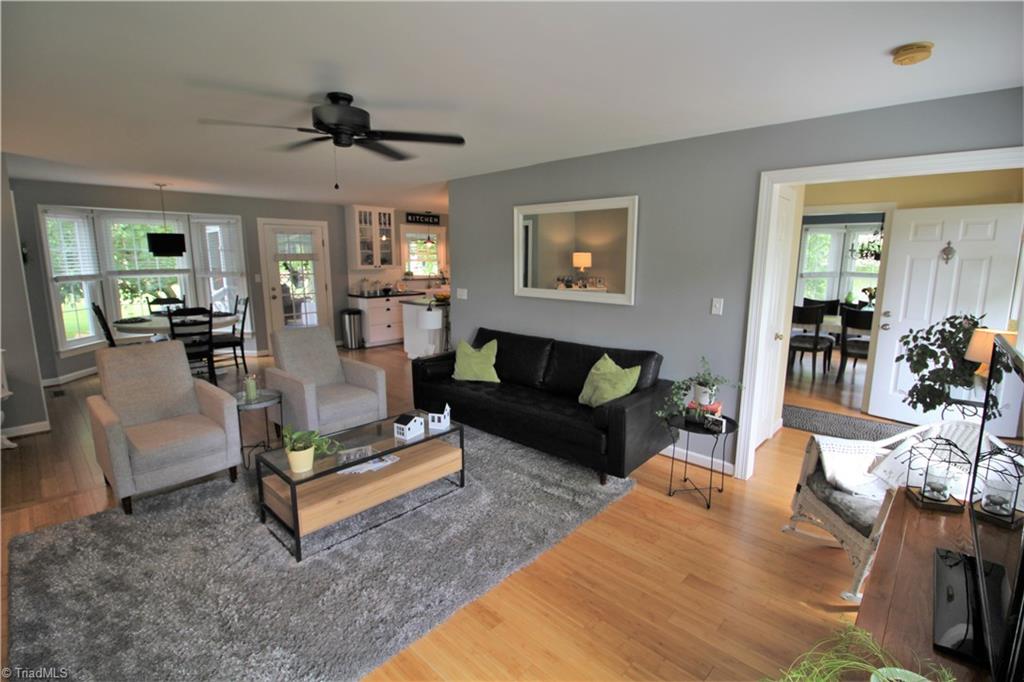 3819 Oak Forest Drive High Point, NC 27265 - Photo 4 of 38