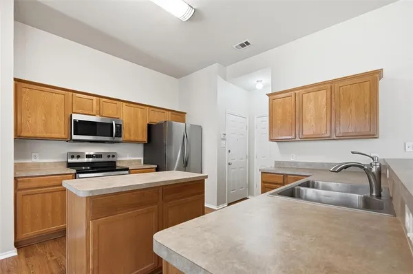 $2,000 | 113 Creekview Drive, Anna, TX 75409