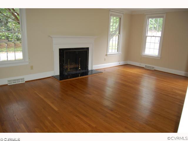 8919 Rearden Road Richmond, VA 23229 - Photo 2 of 11 Living Room