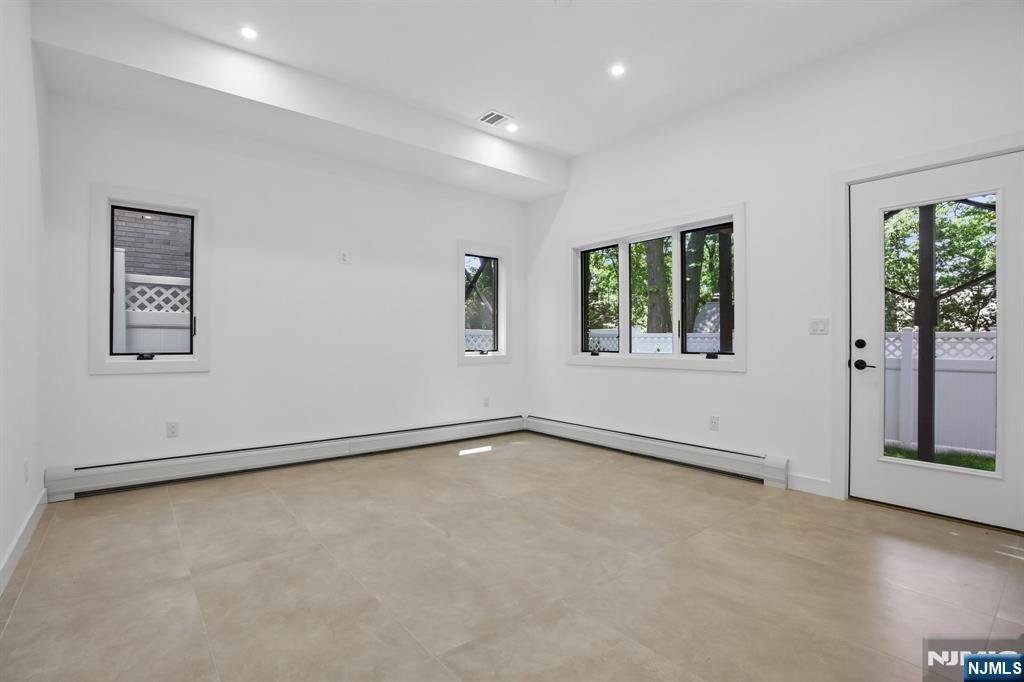 2189 Jones Road Fort Lee, NJ 07024 - Photo 27 of 32