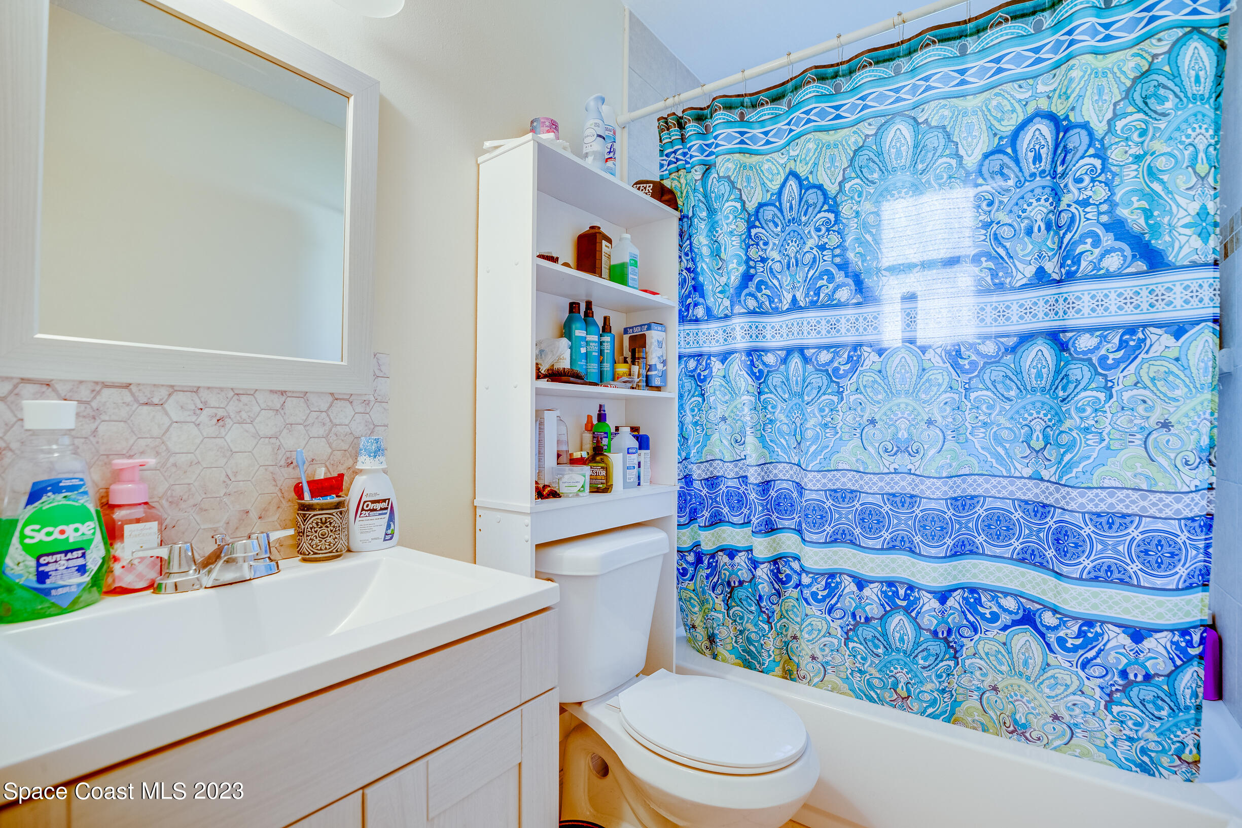 911 Thompson Road Southwest Palm Bay, FL 32908 - Photo 11 of 19 a bathroom with a toilet and a shower curtain