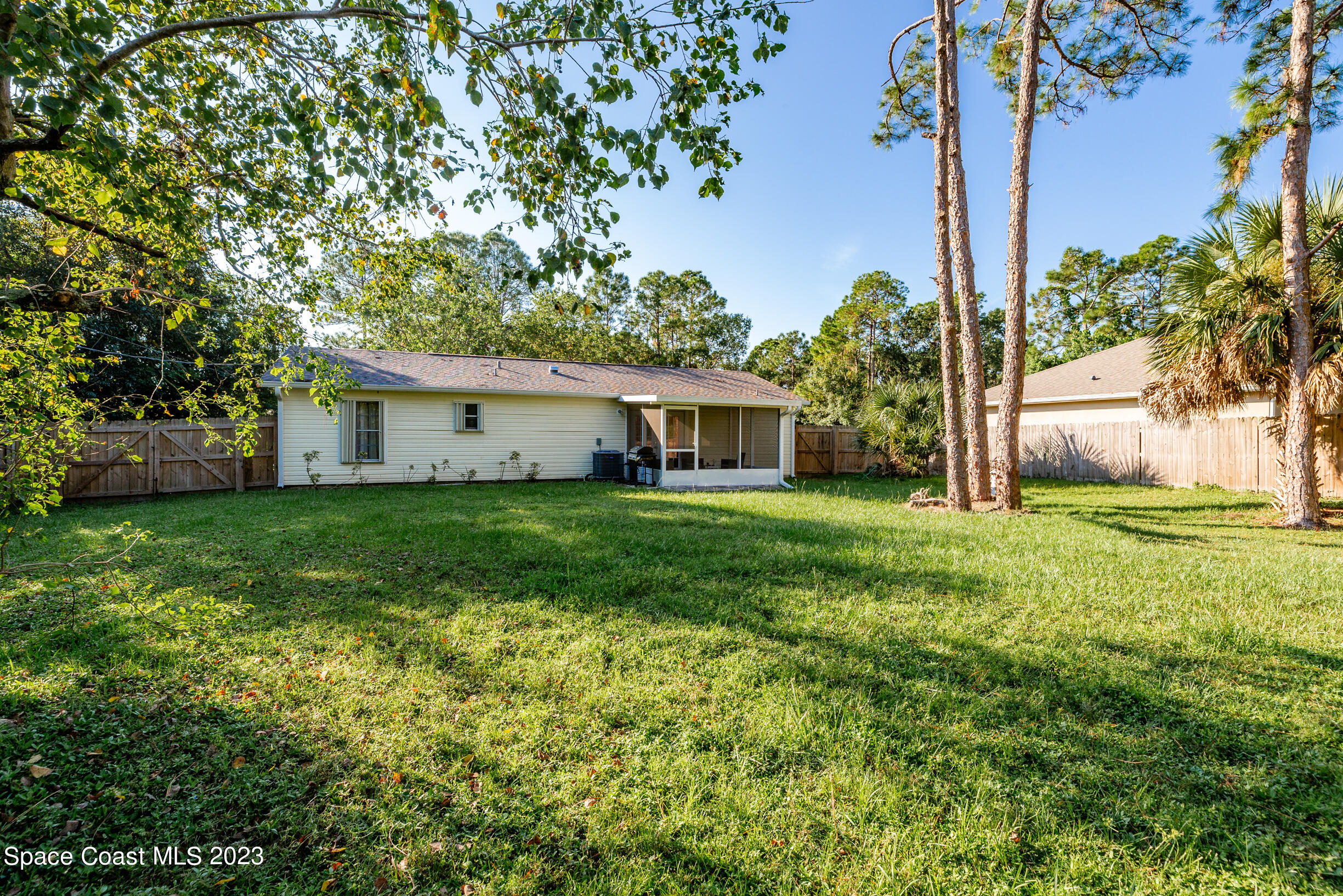 911 Thompson Road Southwest Palm Bay, FL 32908 - Photo 15 of 19 a front view of house with yard and green space