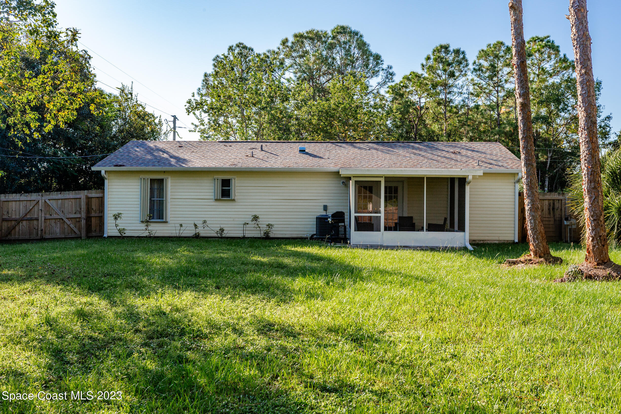 911 Thompson Road Southwest Palm Bay, FL 32908 - Photo 17 of 19 a front view of house with yard and green space
