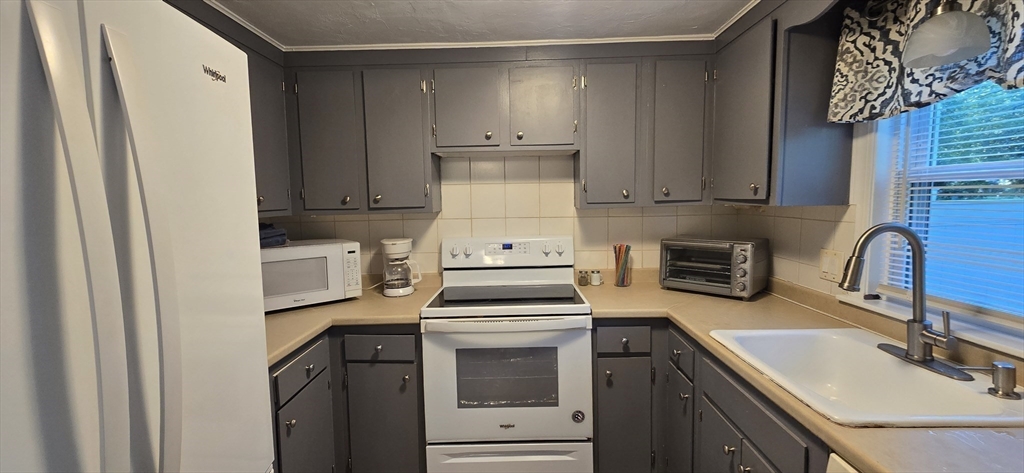 46 Beach Road, Unit B Yarmouth, MA 02673 - Photo 7 of 23 Gallery Image 7
