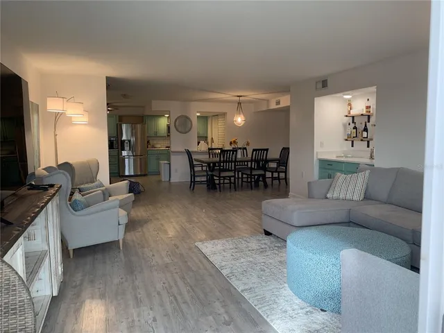 $3,500 | 2900 Gulf Boulevard, Unit 206, Belleair Beach, FL 33786