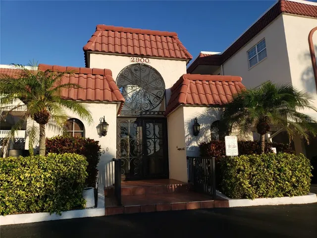 $3,500 | 2900 Gulf Boulevard, Unit 206, Belleair Beach, FL 33786