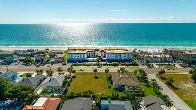 $3,500 | 2900 Gulf Boulevard, Unit 206, Belleair Beach, FL 33786