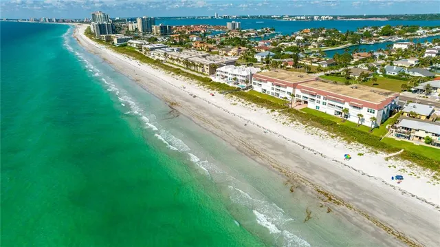 $3,500 | 2900 Gulf Boulevard, Unit 206, Belleair Beach, FL 33786