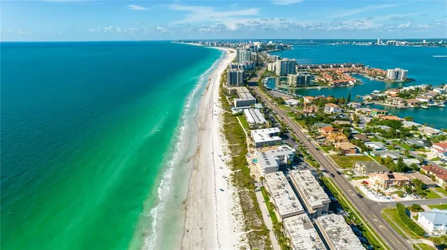 $3,500 | 2900 Gulf Boulevard, Unit 206, Belleair Beach, FL 33786