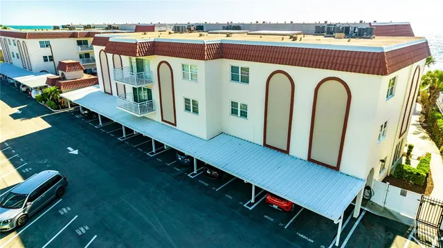 $3,500 | 2900 Gulf Boulevard, Unit 206, Belleair Beach, FL 33786