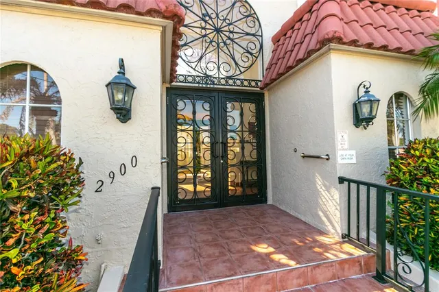 $3,500 | 2900 Gulf Boulevard, Unit 206, Belleair Beach, FL 33786