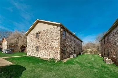 $1,300 | 214 Renfro Street, Unit B, Grand Prairie, TX 75051