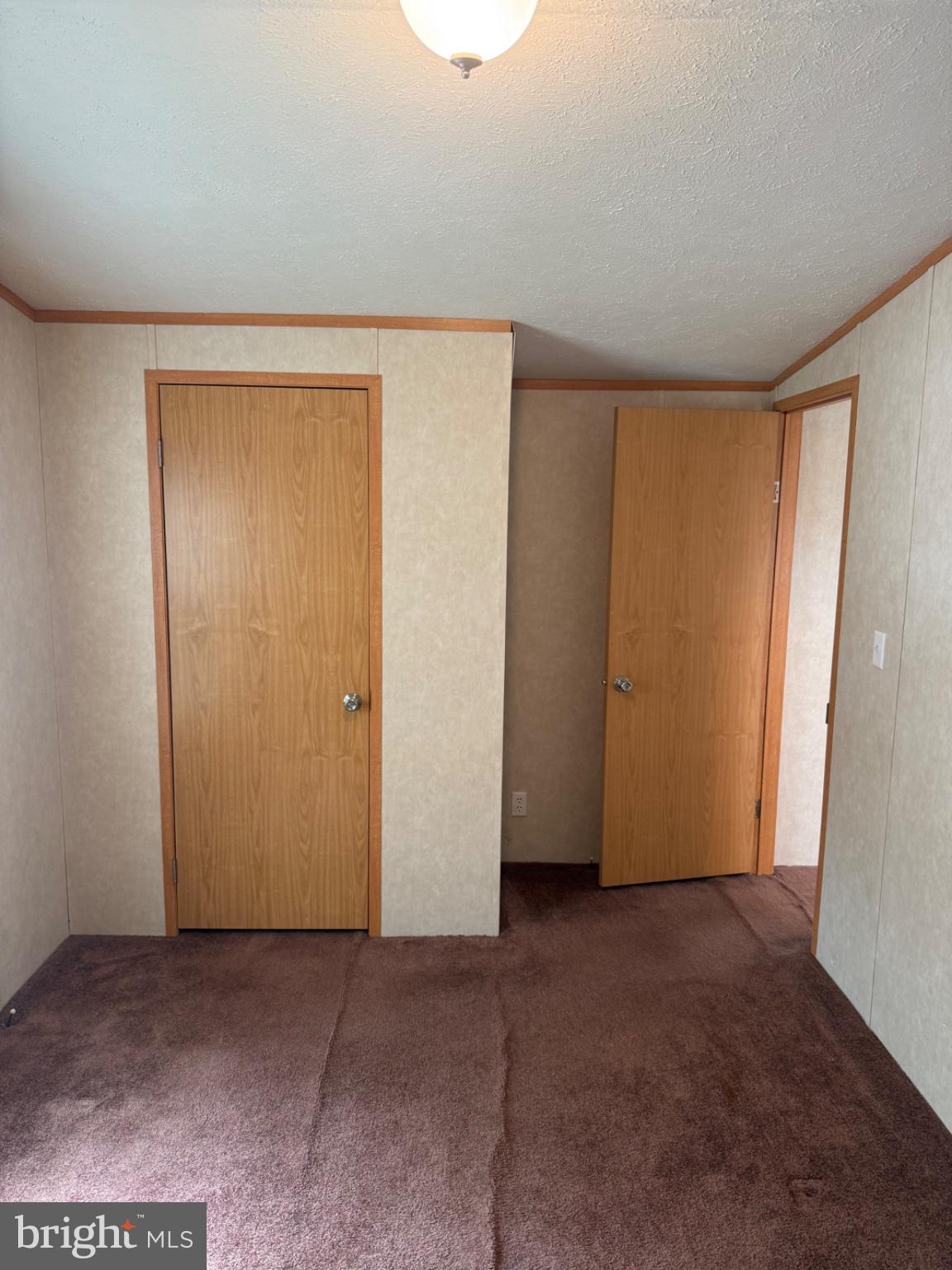 5 Revolutionary Road Mount Bethel, PA 18343 - Photo 12 of 28 Cozy room with dual door access.