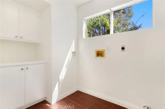 a view of utility room