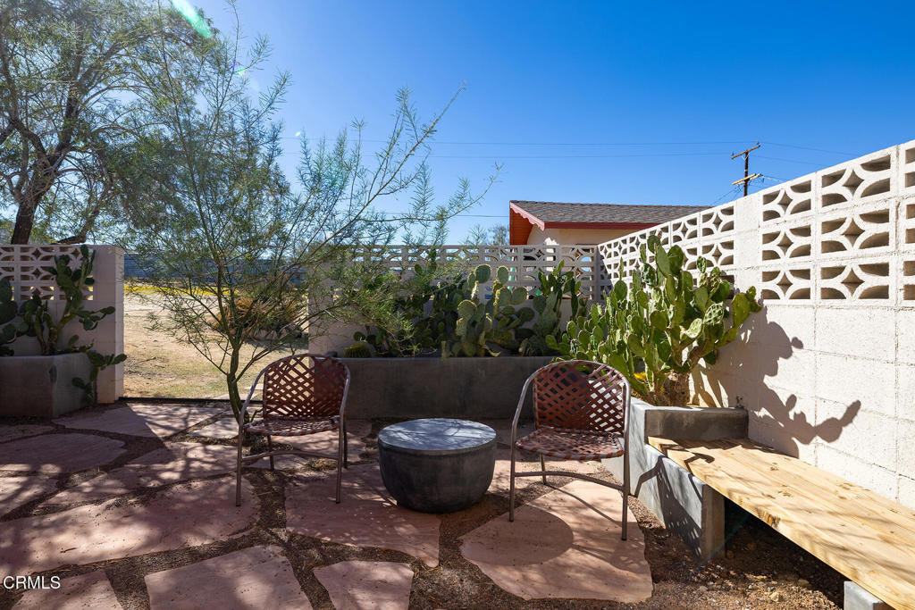 7284 Saddleback Road Joshua Tree, CA 92252 - Photo 27 of 47 a view of outdoor space and garden