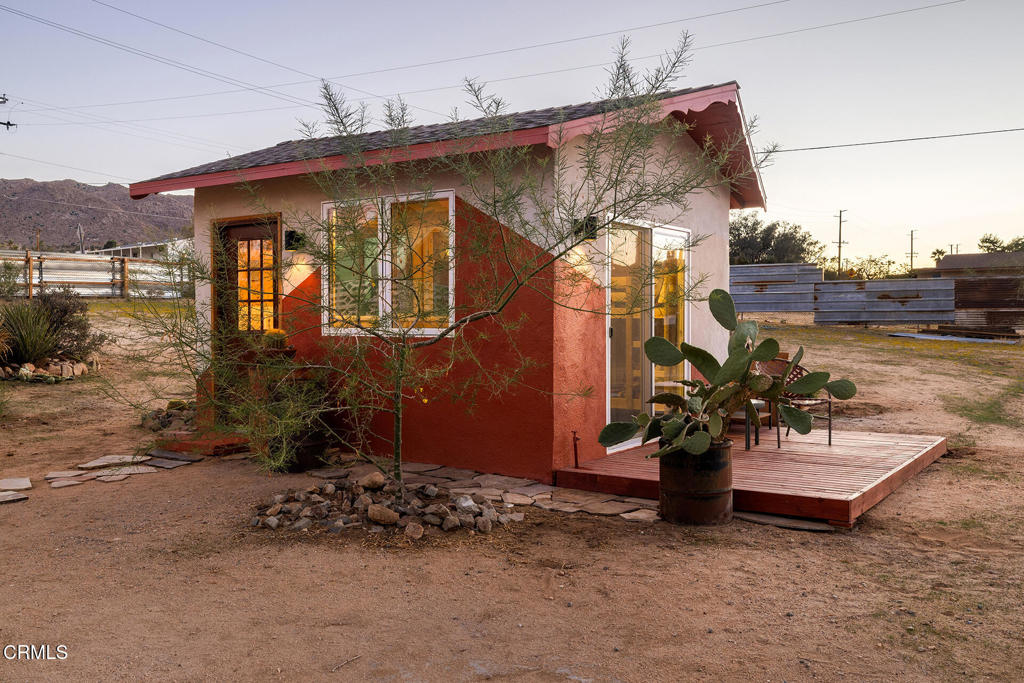 7284 Saddleback Road Joshua Tree, CA 92252 - Photo 44 of 47 a view of a house with a patio
