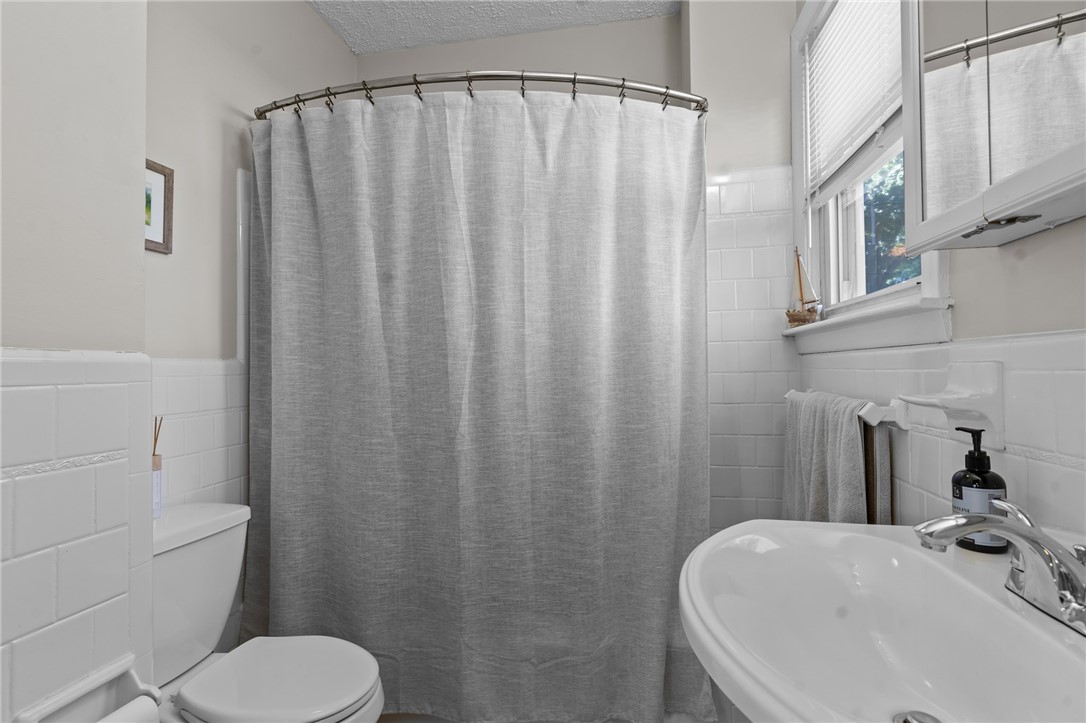 57 Maple Avenue Johnston, RI 02919 - Photo 9 of 34