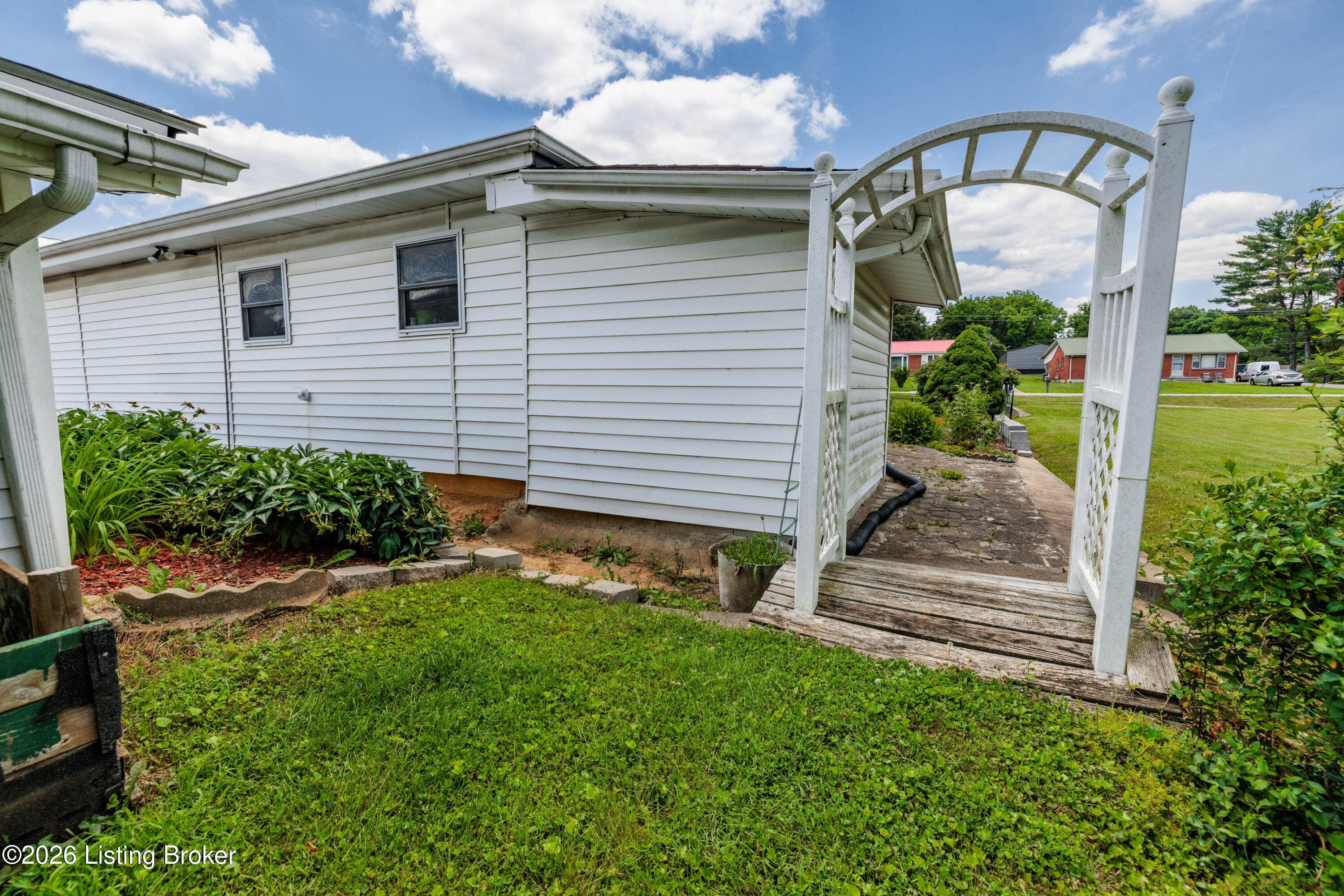 828 West Elm Road Radcliff, KY 40160 - Photo 33 of 36 BO0A5317