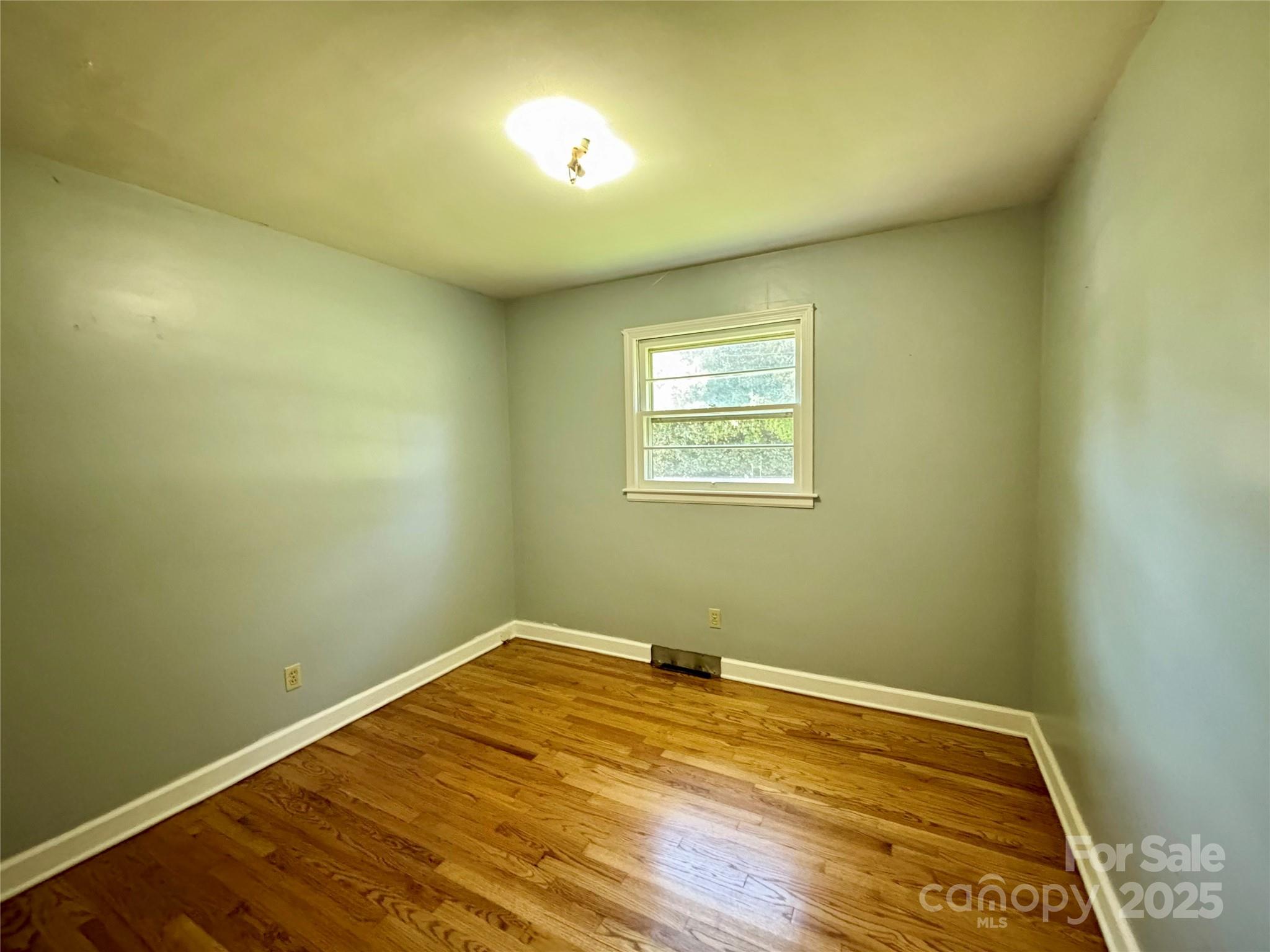 614 Loop Road Hendersonville, NC 28792 - Photo 12 of 21 Gallery Image 12