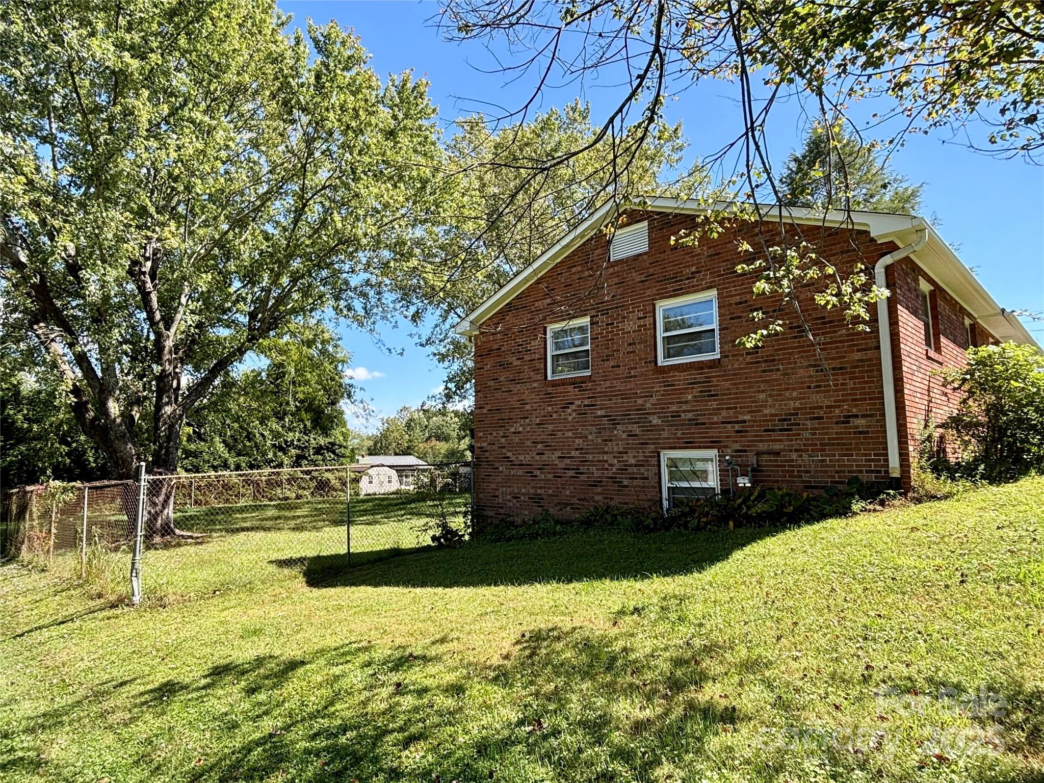 614 Loop Road Hendersonville, NC 28792 - Photo 20 of 21 Gallery Image 20