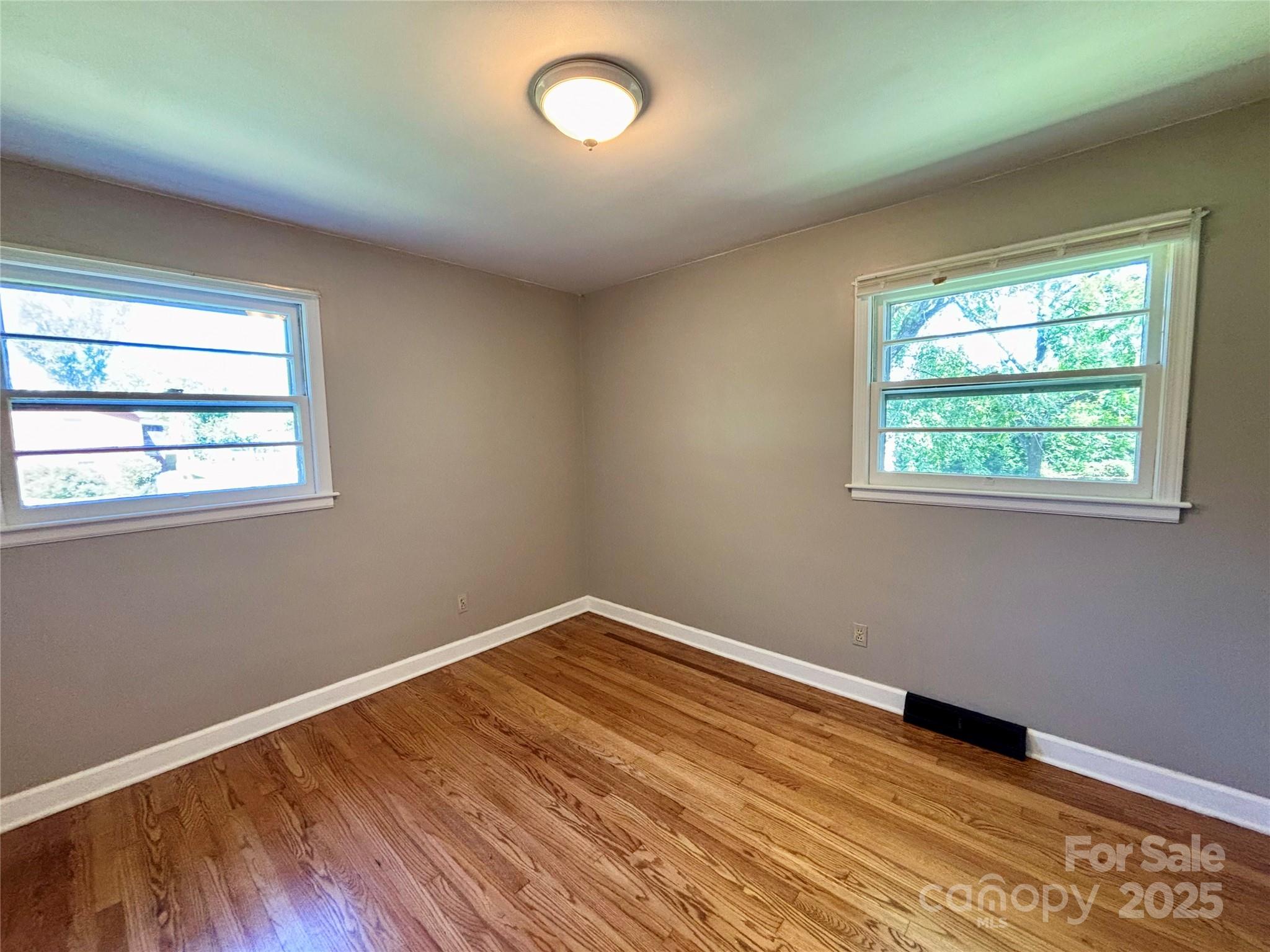 614 Loop Road Hendersonville, NC 28792 - Photo 8 of 21 Gallery Image 8