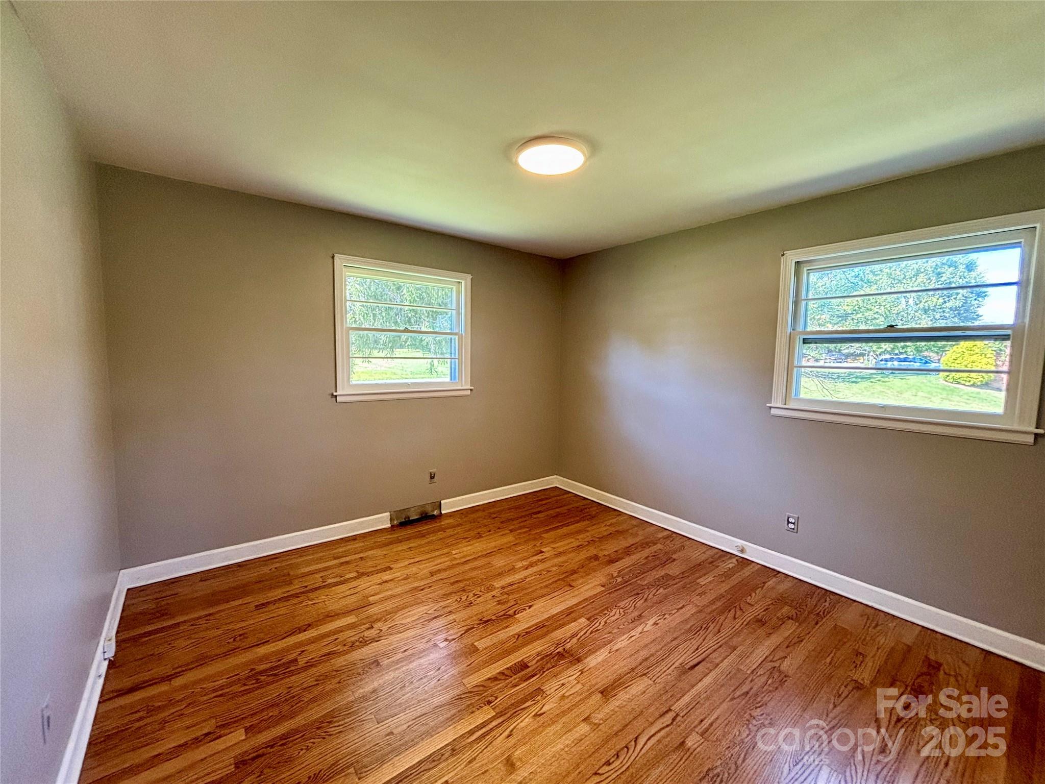 614 Loop Road Hendersonville, NC 28792 - Photo 10 of 21 Gallery Image 10