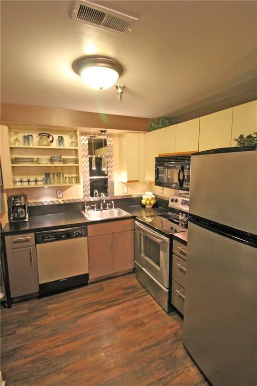 230 9th Street, Unit 111 Indianapolis, IN 46204 - Photo 11 of 16