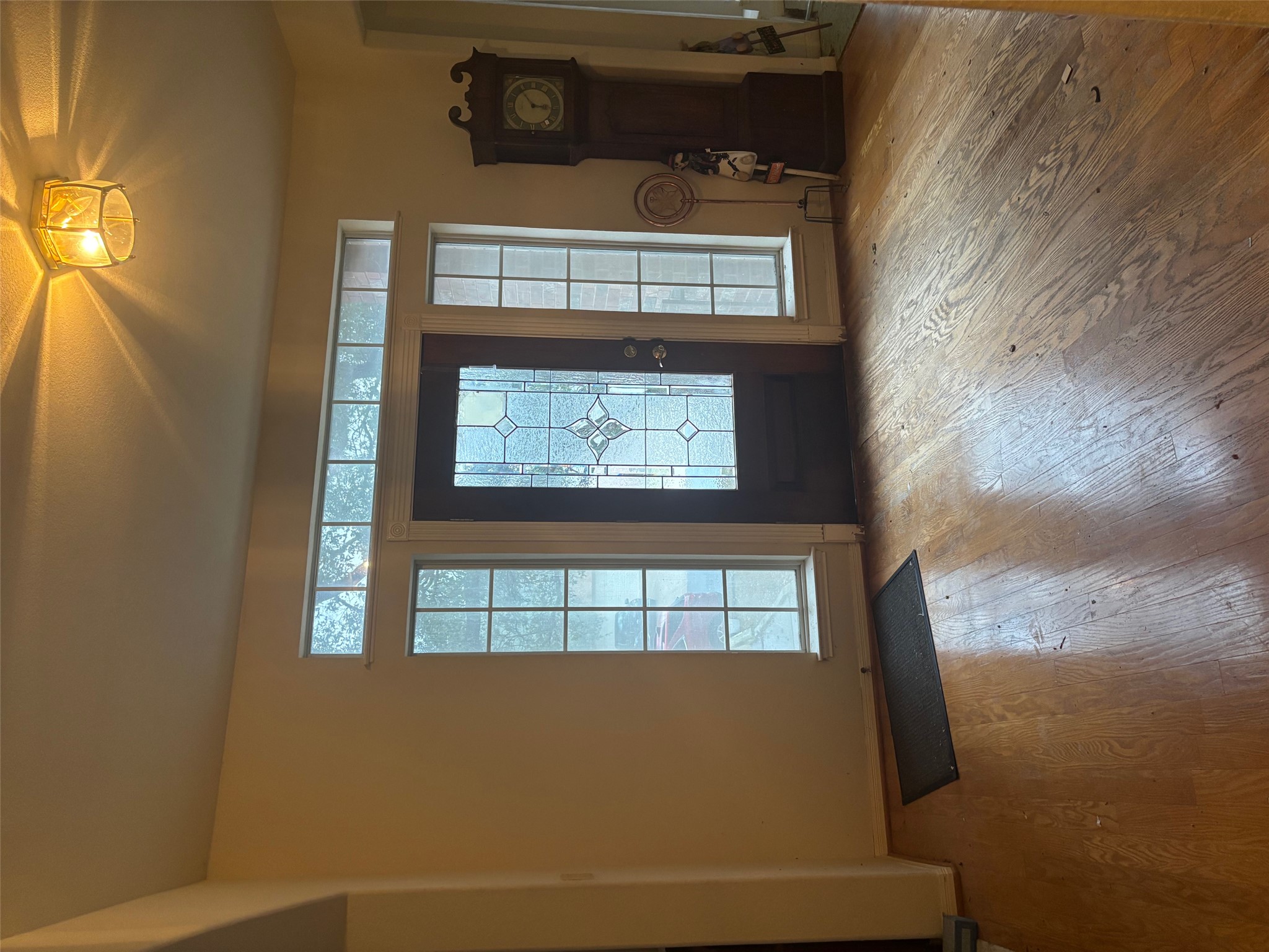 7516 Orrick Drive Austin, TX 78749 - Photo 6 of 8 Entry Way and Stairs