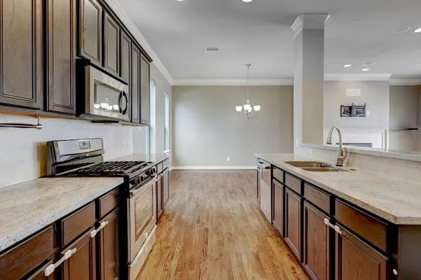 $2,595 | 8906 Lakeshore Bend Drive, Houston, TX 77080